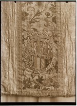 Particolare del precedente [pianeta ricamata], stemma