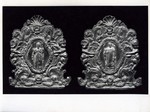 Due cartagloria in lamina d'argento con figure di due vescovi